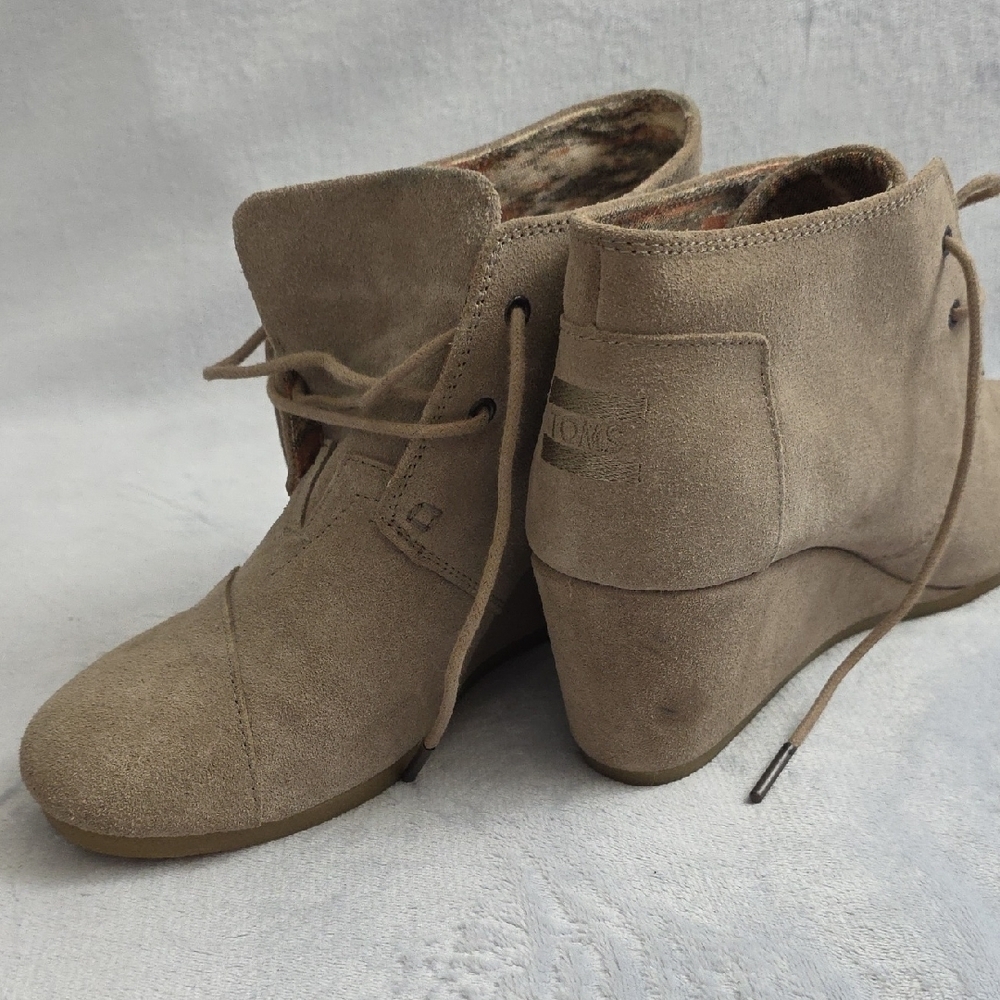 TOMS Desert Wedge Booties Womens Tan Suede Lace Up Ankle Boots Casual Comfort - Picture 9 of 12
